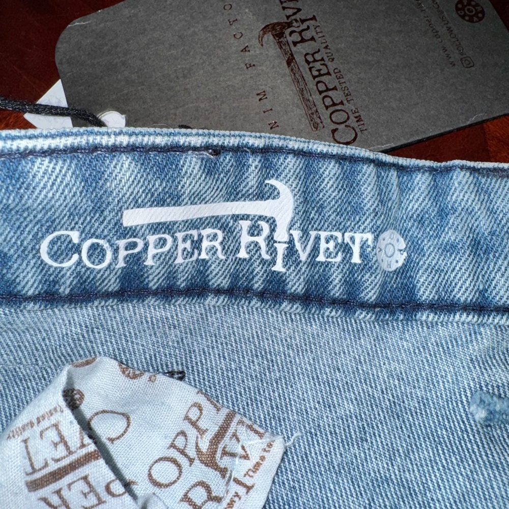 Men's Relaxed Fit Denim Cargo Jeans - Picture 4 of 9